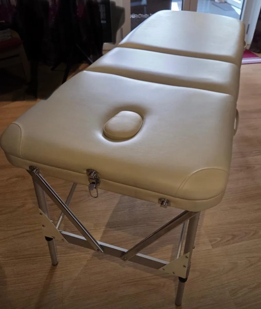 Massage table - Image 1