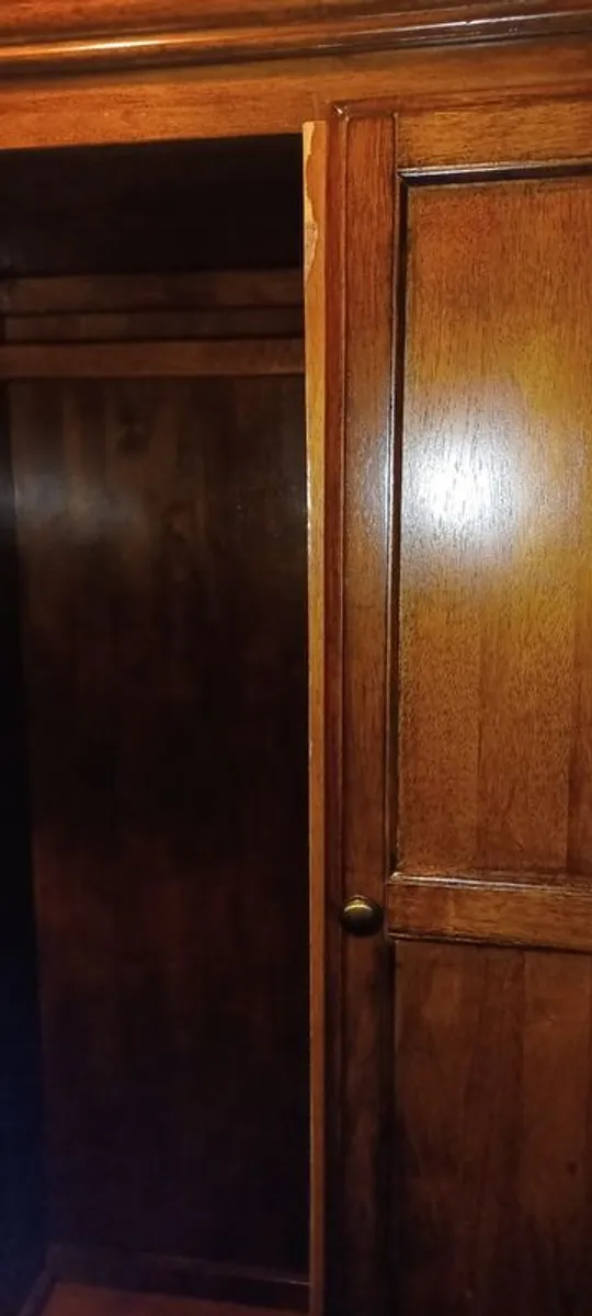 Wardrobe - Image 4