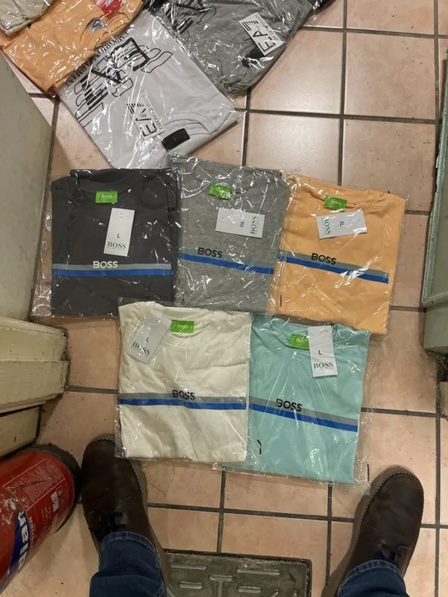 Tee shirts - Image 1