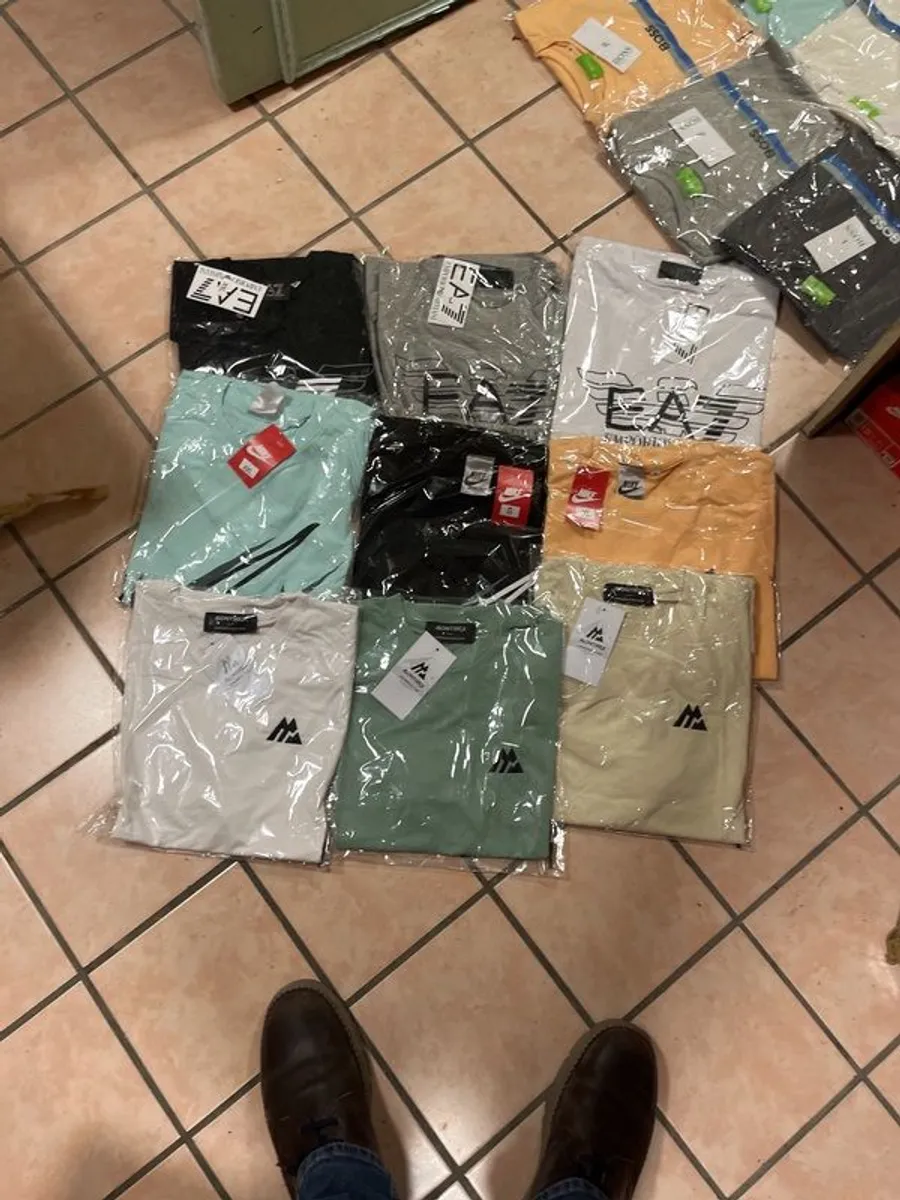 Tee shirts - Image 2