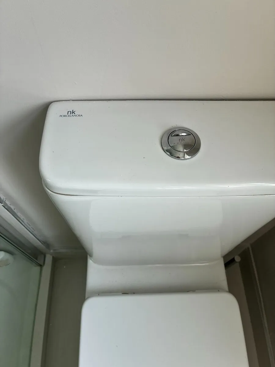 Noken Porcelanosa Toilet with Soft Close Seat - Image 2