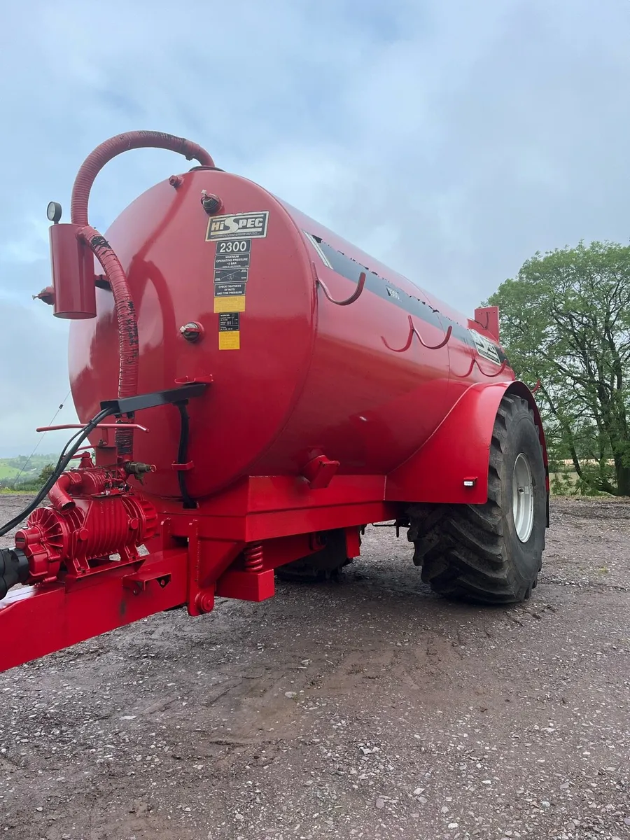 Hi Spec 2300 gallon tank - Image 1