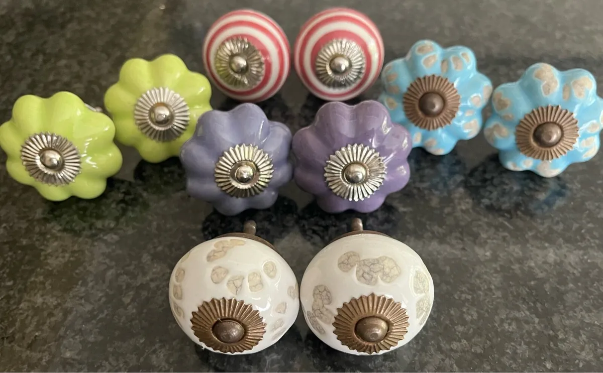 Like New Ceramic Knobs-Deals - Image 1