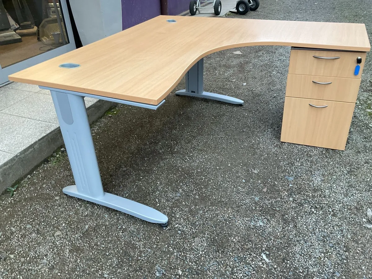 Beech 1600x1600 RH radial office desk - Image 3