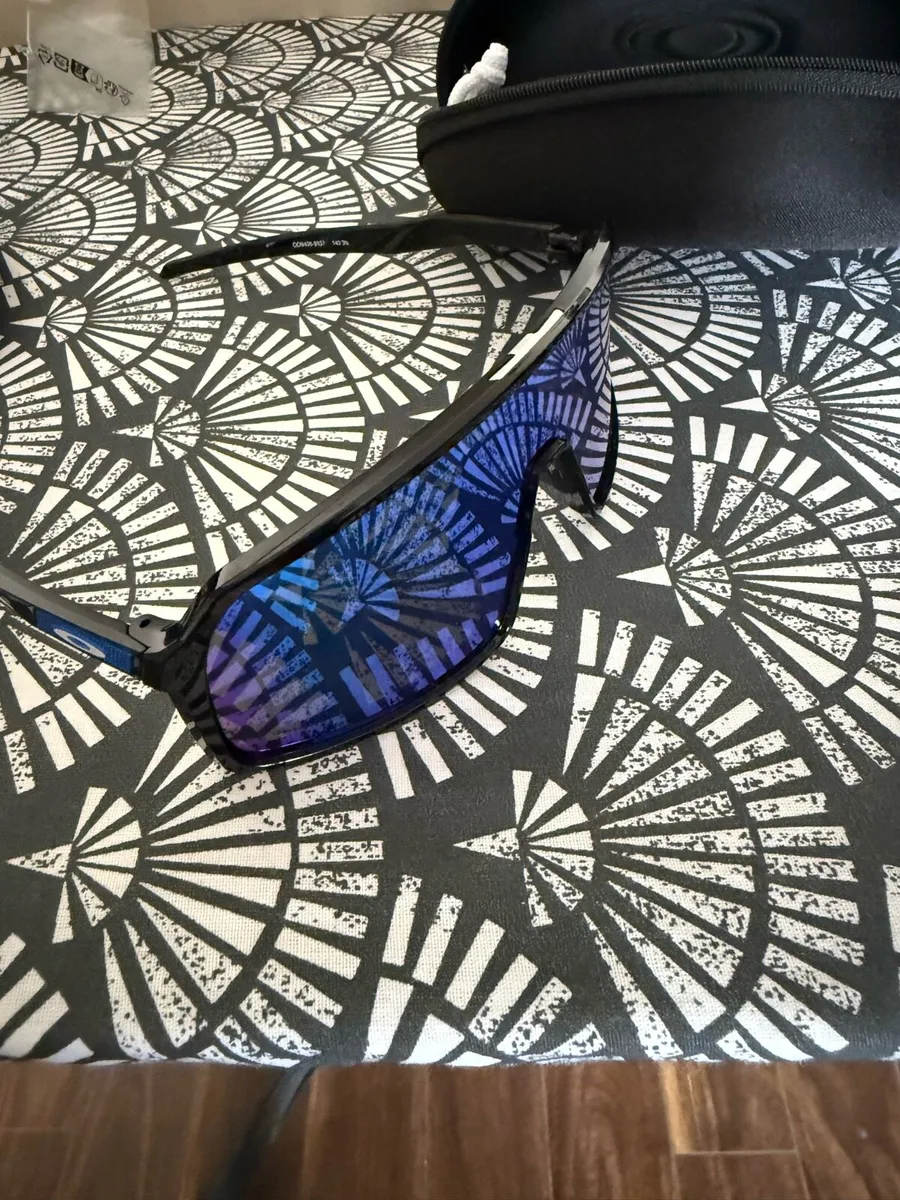 Oakley cycling glasses - Image 1