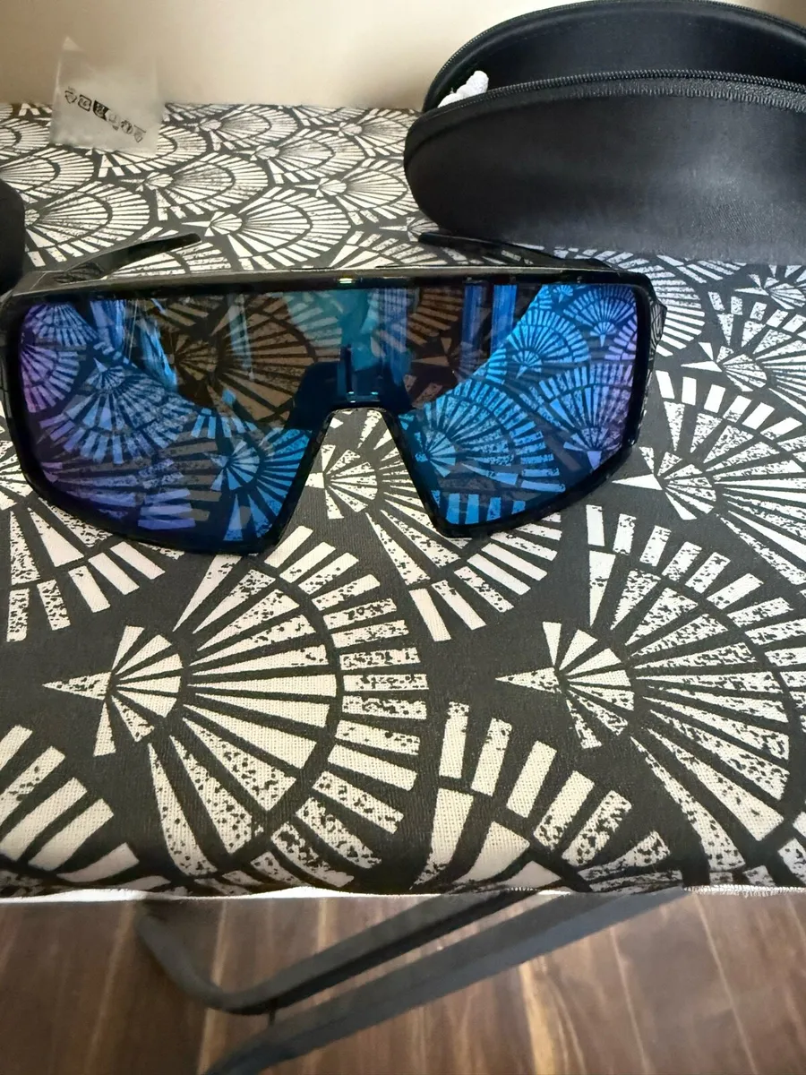 Oakley cycling glasses - Image 2