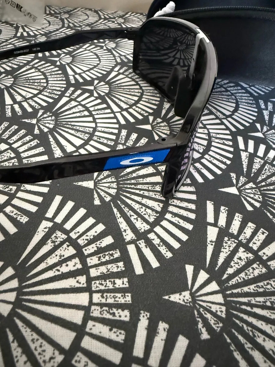 Oakley cycling glasses - Image 3
