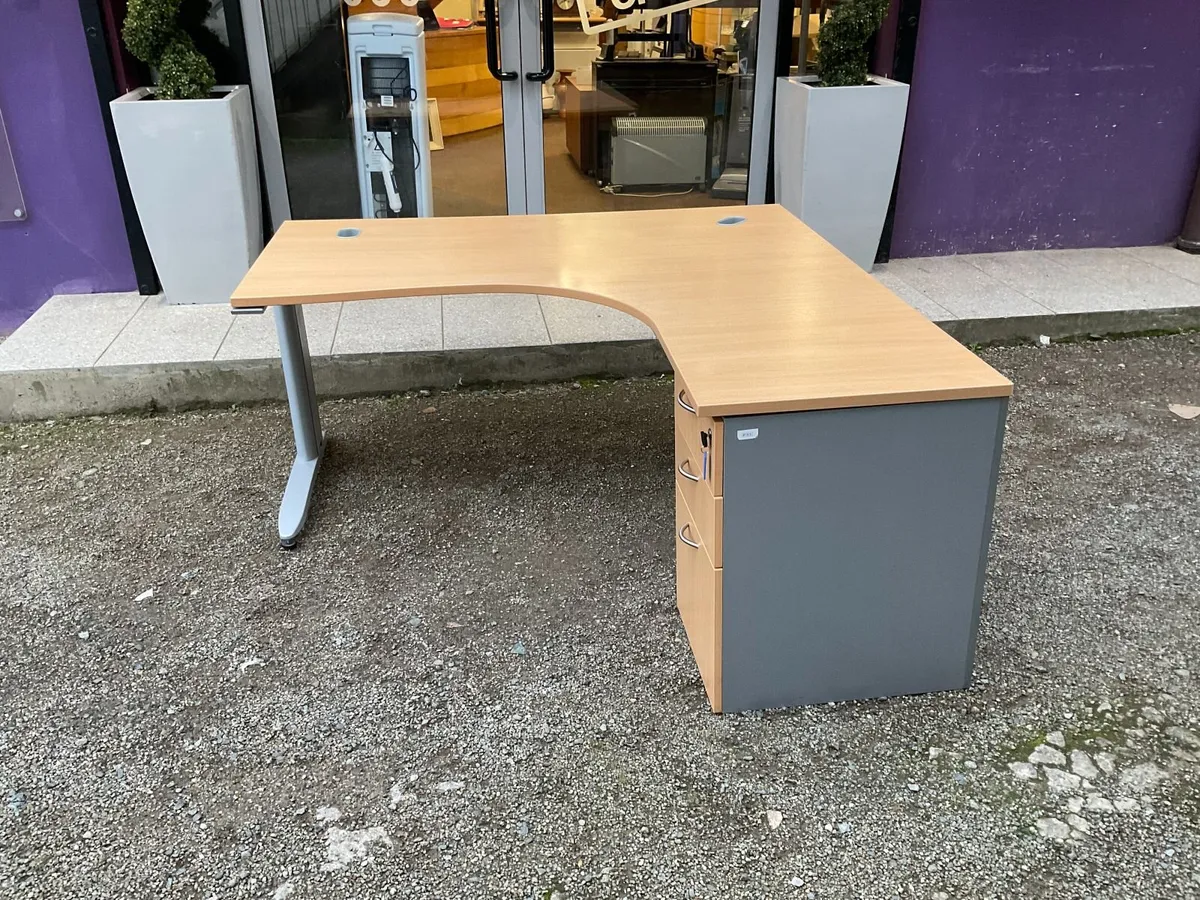 Beech 1600x1600 RH radial office desk - Image 1