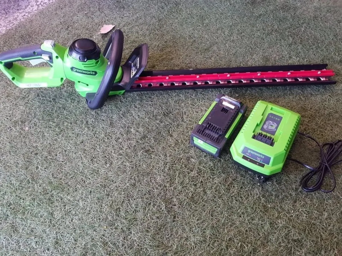 GREENWORKS BATTERY HEDGETRIMMER SET - FOR SALE - Image 1