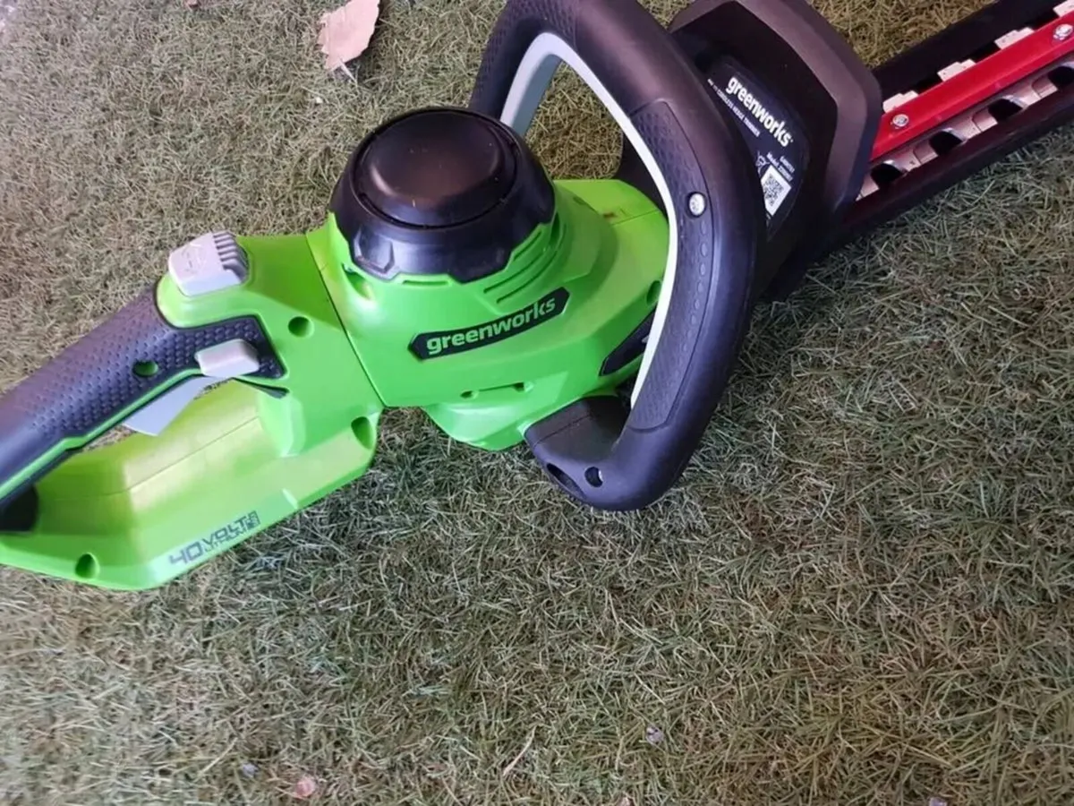 GREENWORKS BATTERY HEDGETRIMMER SET - FOR SALE - Image 3