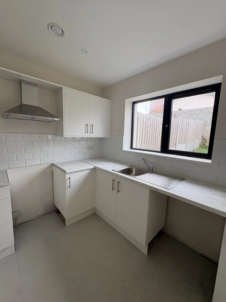 Brand new never used Kitchen units - Image 4