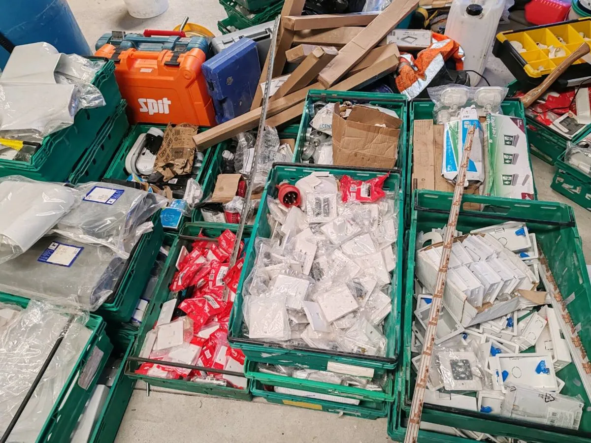 Contents of an electrical business and power tools - Image 3
