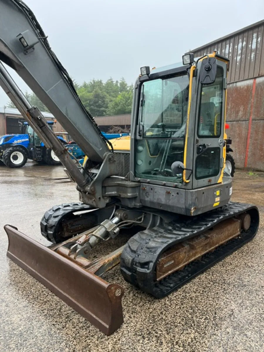 2015 Volvo ECR 88D Excavator - Image 2