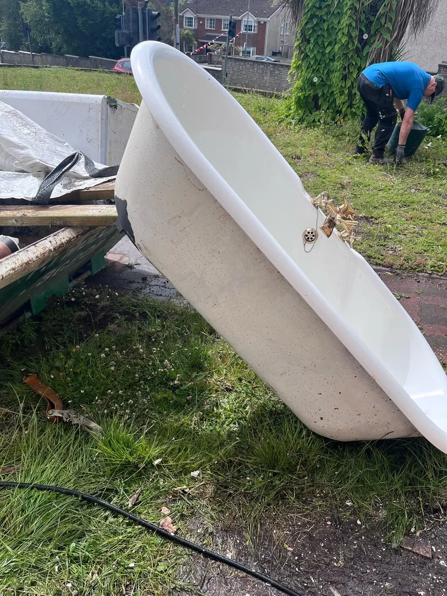 Cast iron free standing bath - Image 1