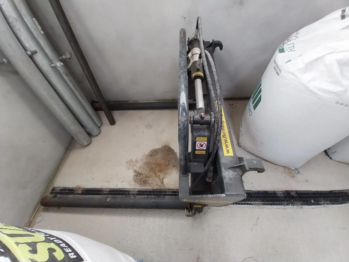 Fleming bale stacker - Image 2