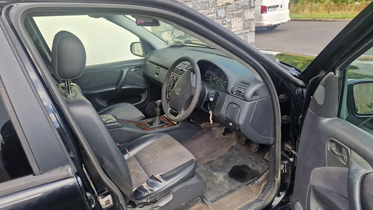Mercedes-Benz M-Class 2004 - Image 4