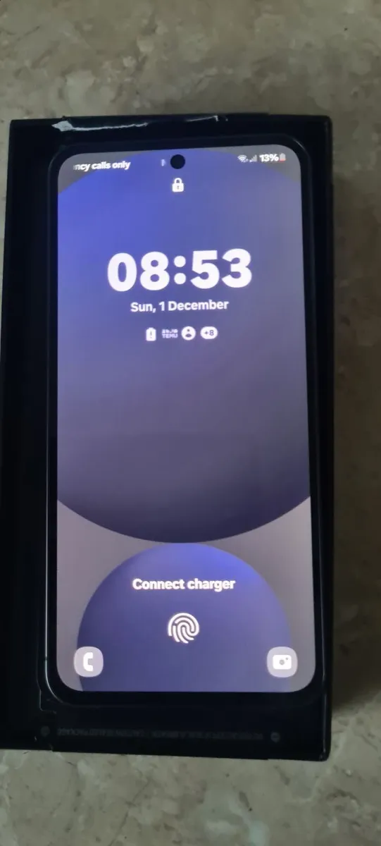 NEW Samsung S24FE unlocked.  UNLOCKED - Image 1