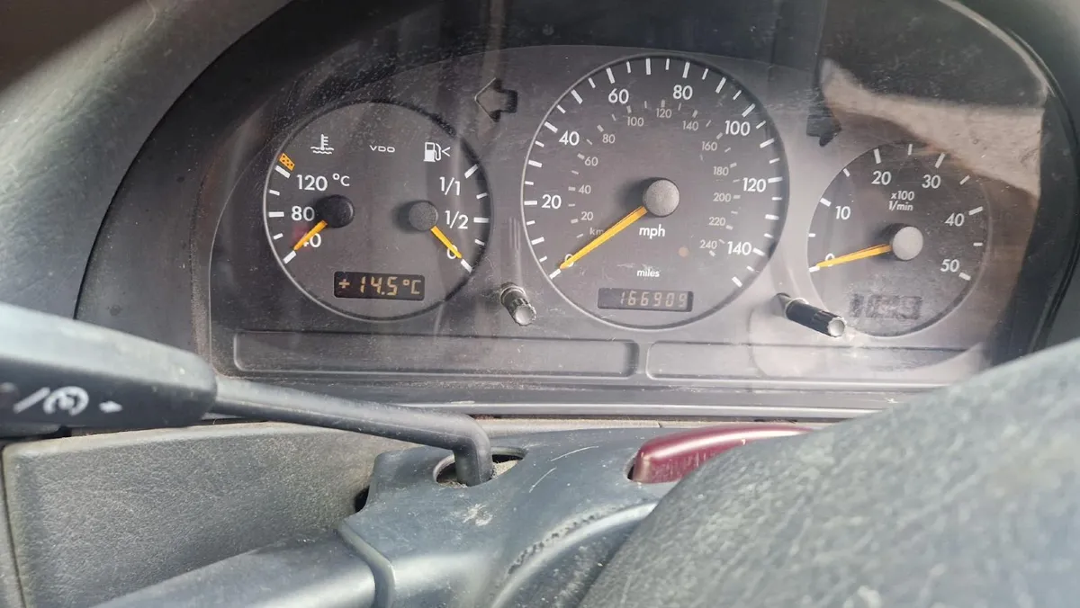 Mercedes-Benz M-Class 2004 - Image 2