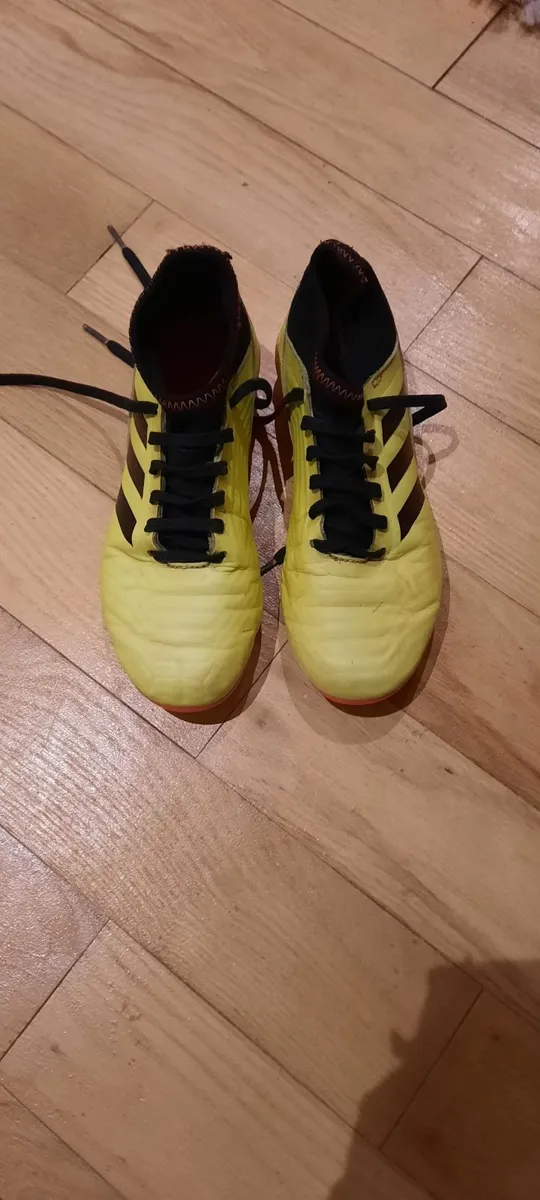 Kids football boots and shin guards - Image 4