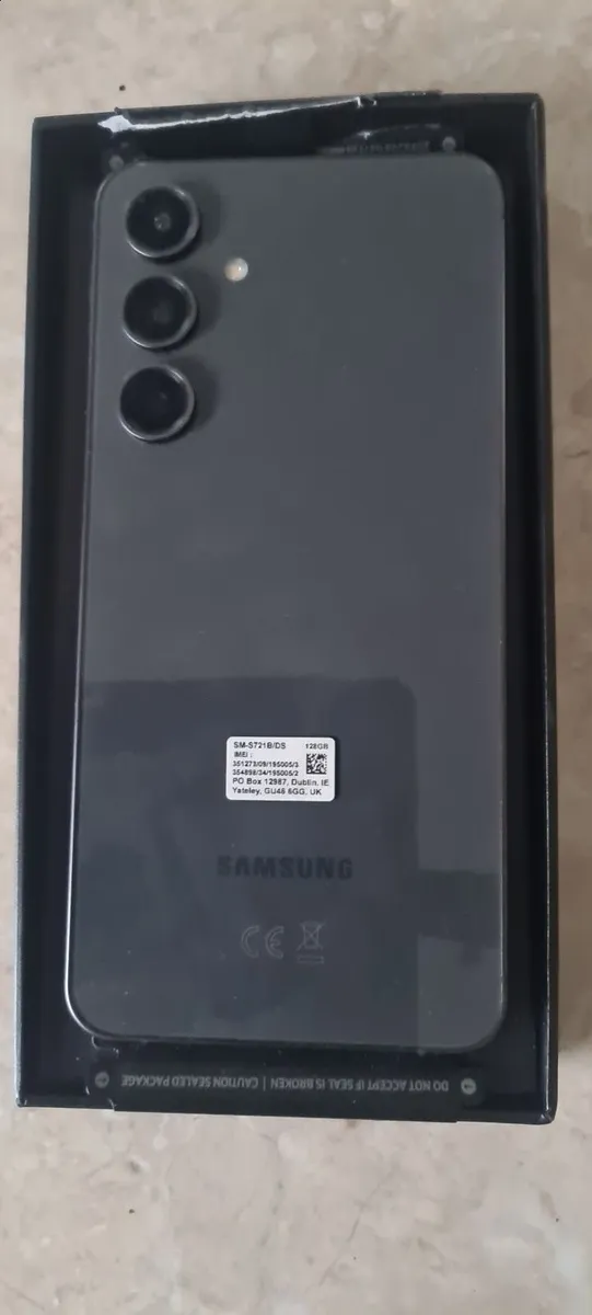 NEW Samsung S24FE unlocked.  UNLOCKED - Image 2
