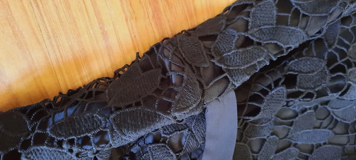 Ladies dress size 14- black lace - Image 3