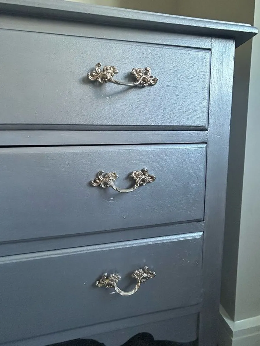 Silver chest of drawers. - Image 4