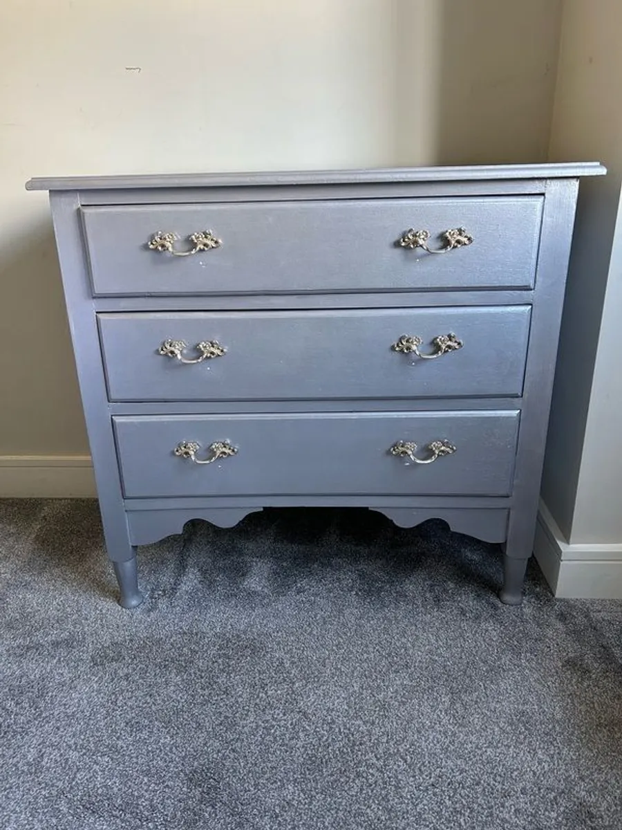 Silver chest of drawers. - Image 1