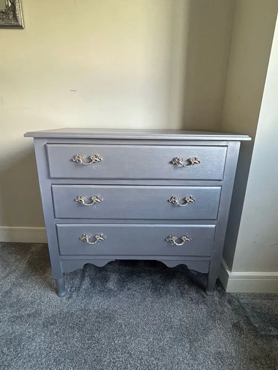 Silver chest of drawers. - Image 2