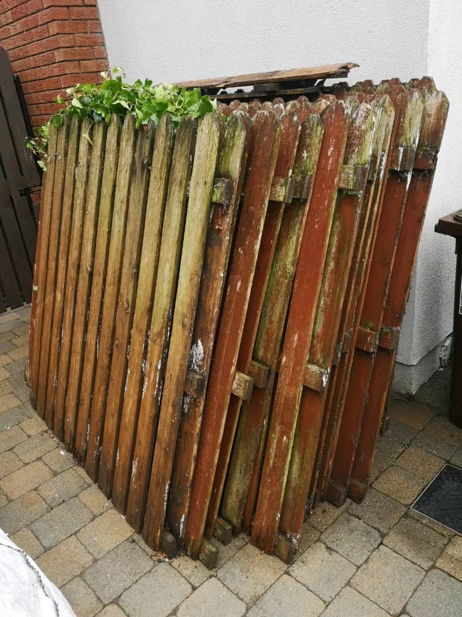 Wooden Fencing (old) - Image 1