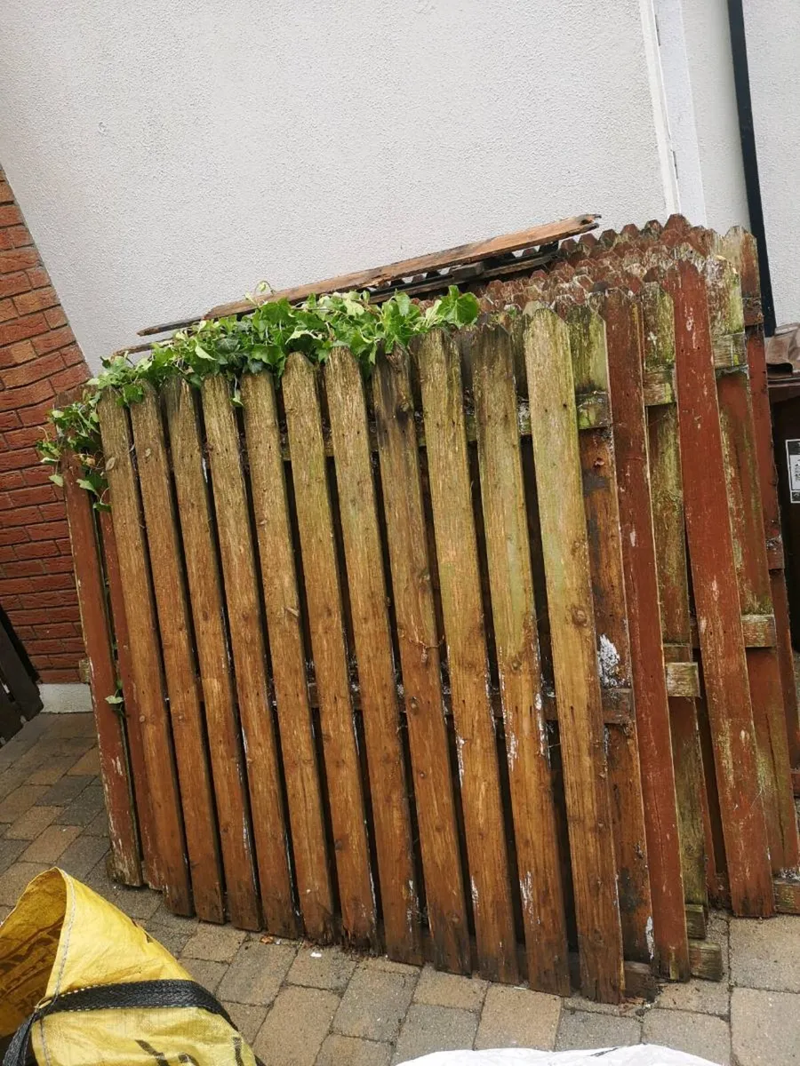 Wooden Fencing (old) - Image 2