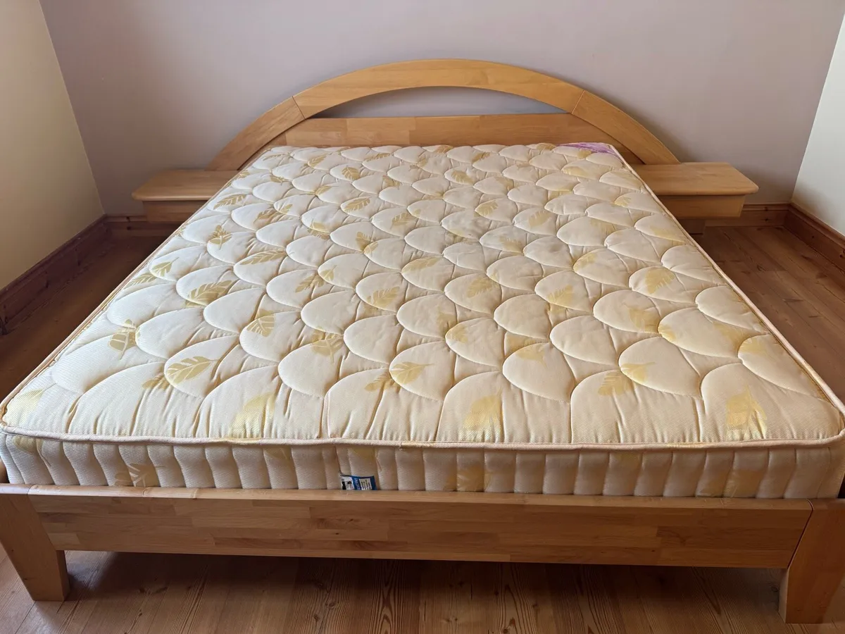 5’ bed & mattress - Image 1