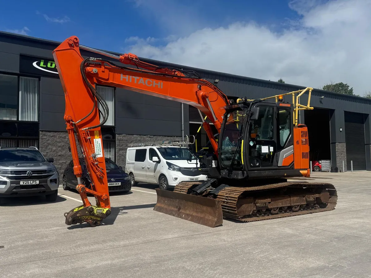 2022 HITACHI ZX135USBL-7 - Image 4