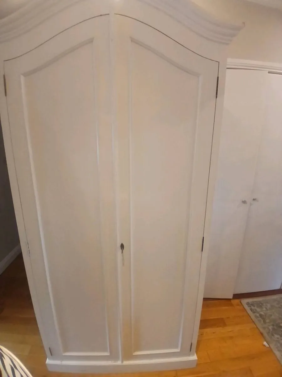 Wardrobe - Image 4