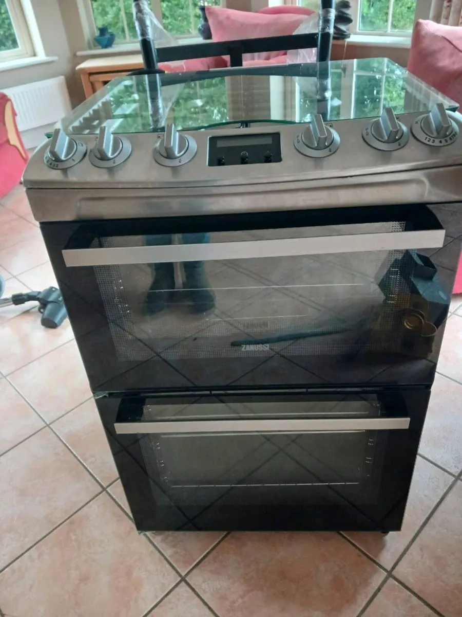 Gas cooker - Image 1