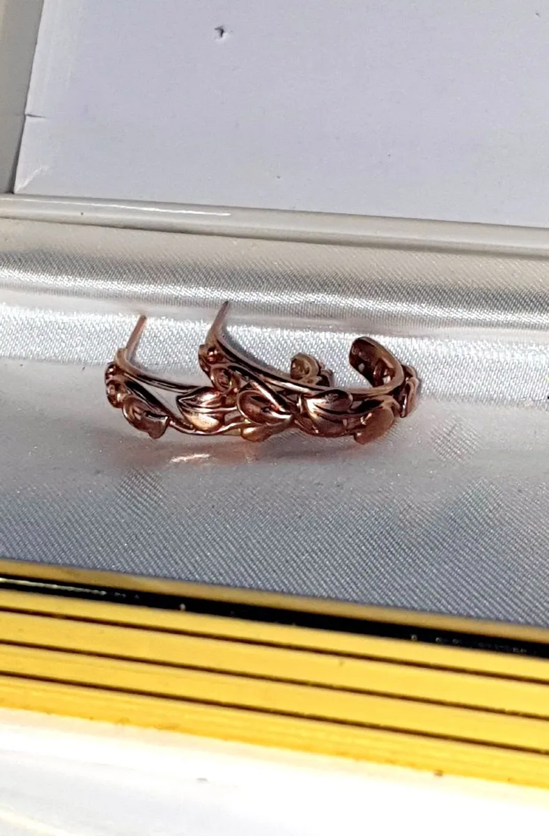 Vintage Hallmarked 9ct Gold Harrods Hoop Earrings - Image 3