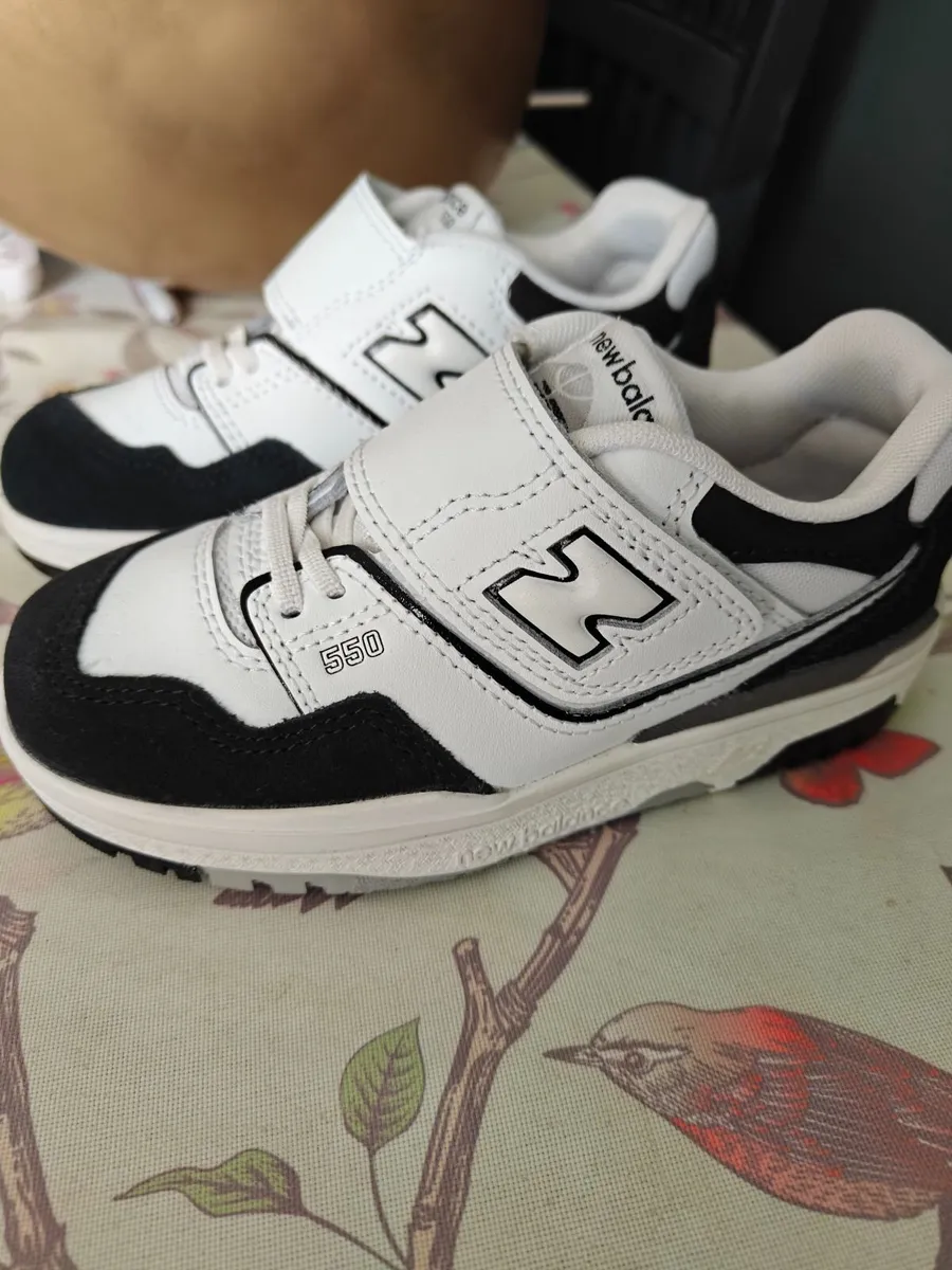 Kids New Balance trainers - Image 1