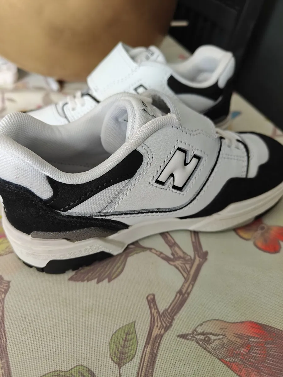 Kids New Balance trainers - Image 2