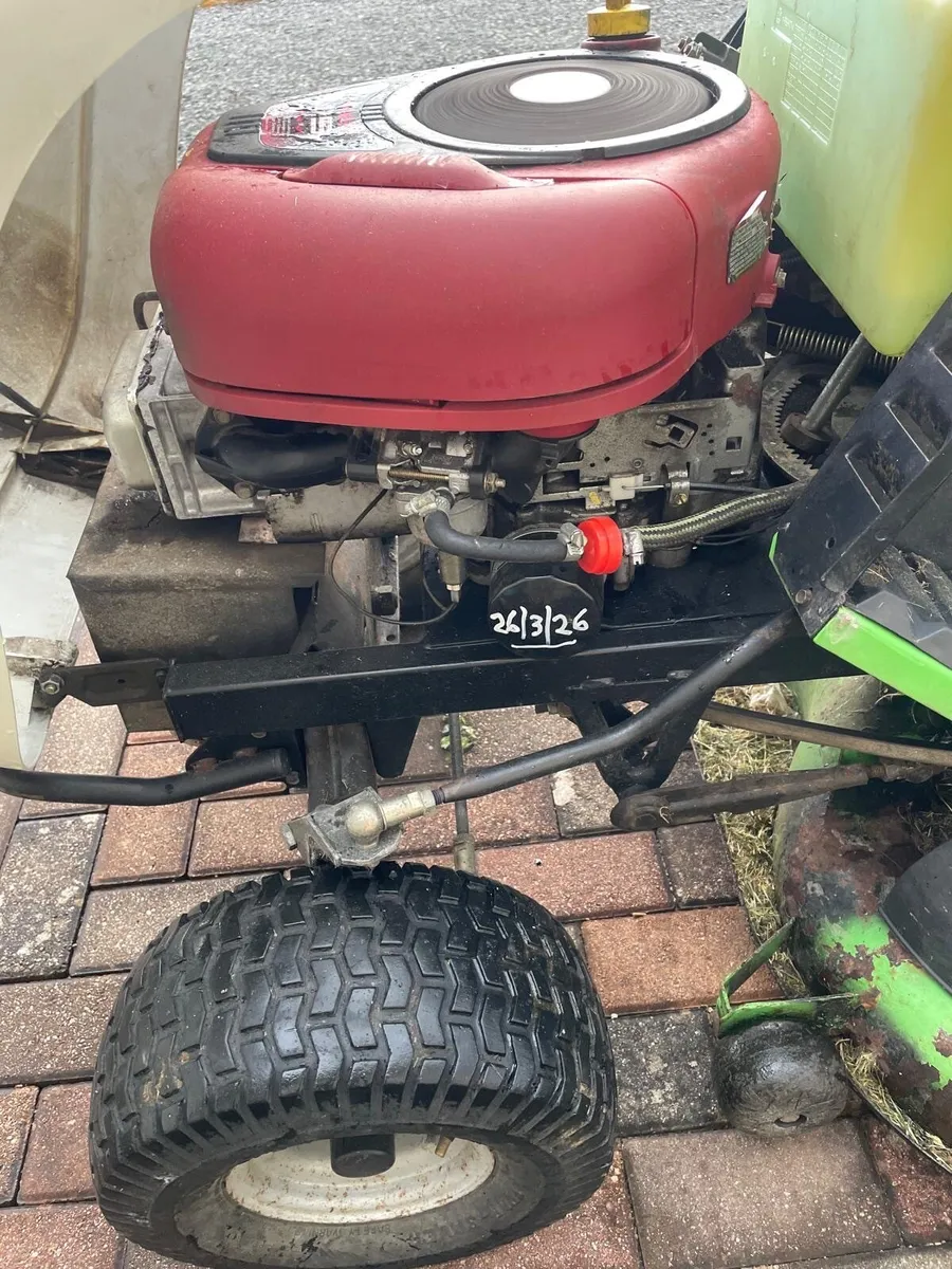 Ride on Lawnmower - Image 4