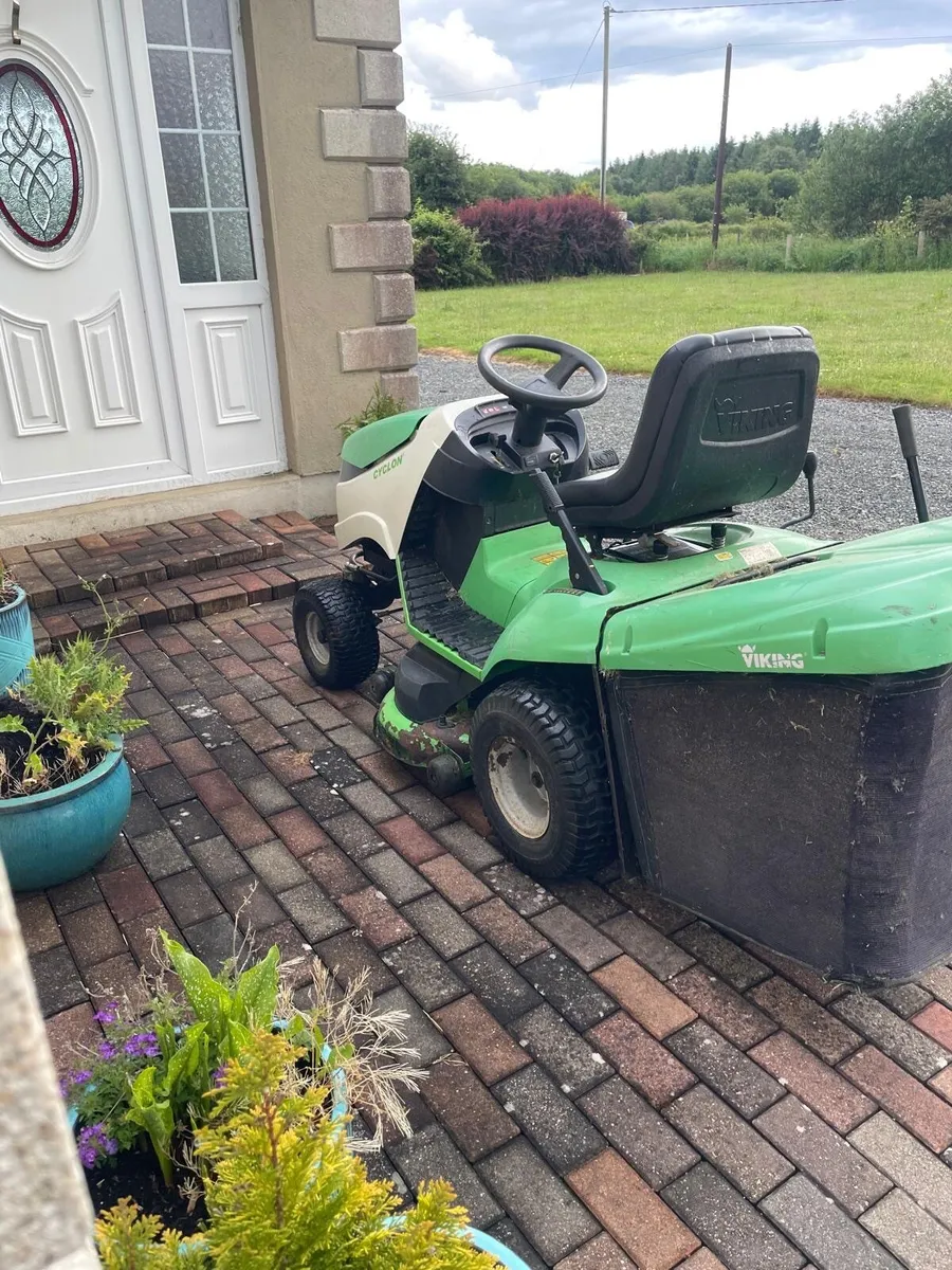 Ride on Lawnmower - Image 1