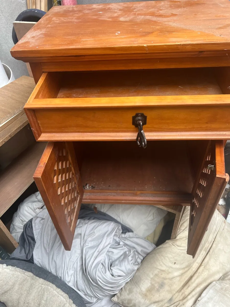 Small cabinet - Image 1