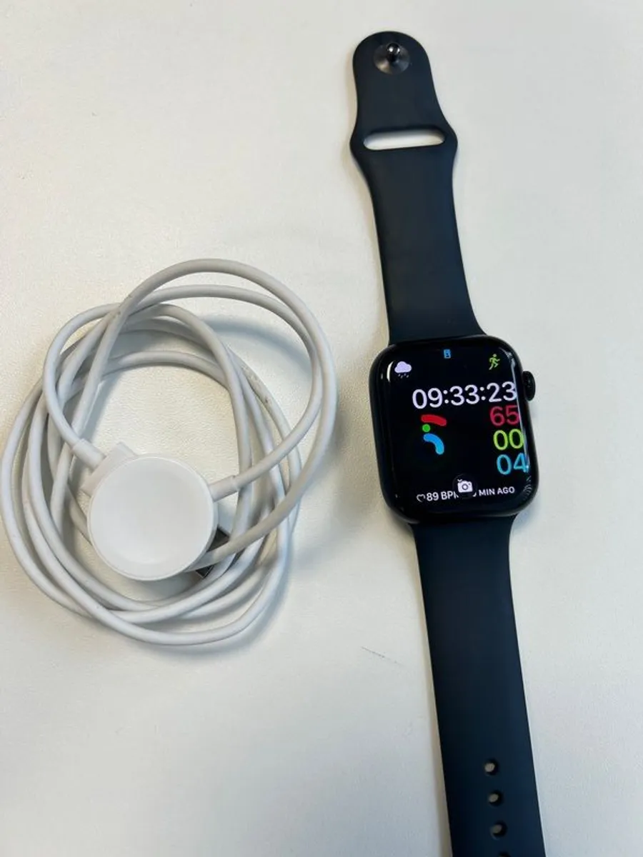 Apple Watch 8 45 mm GPS with charger (84% Battery Health) - Image 1
