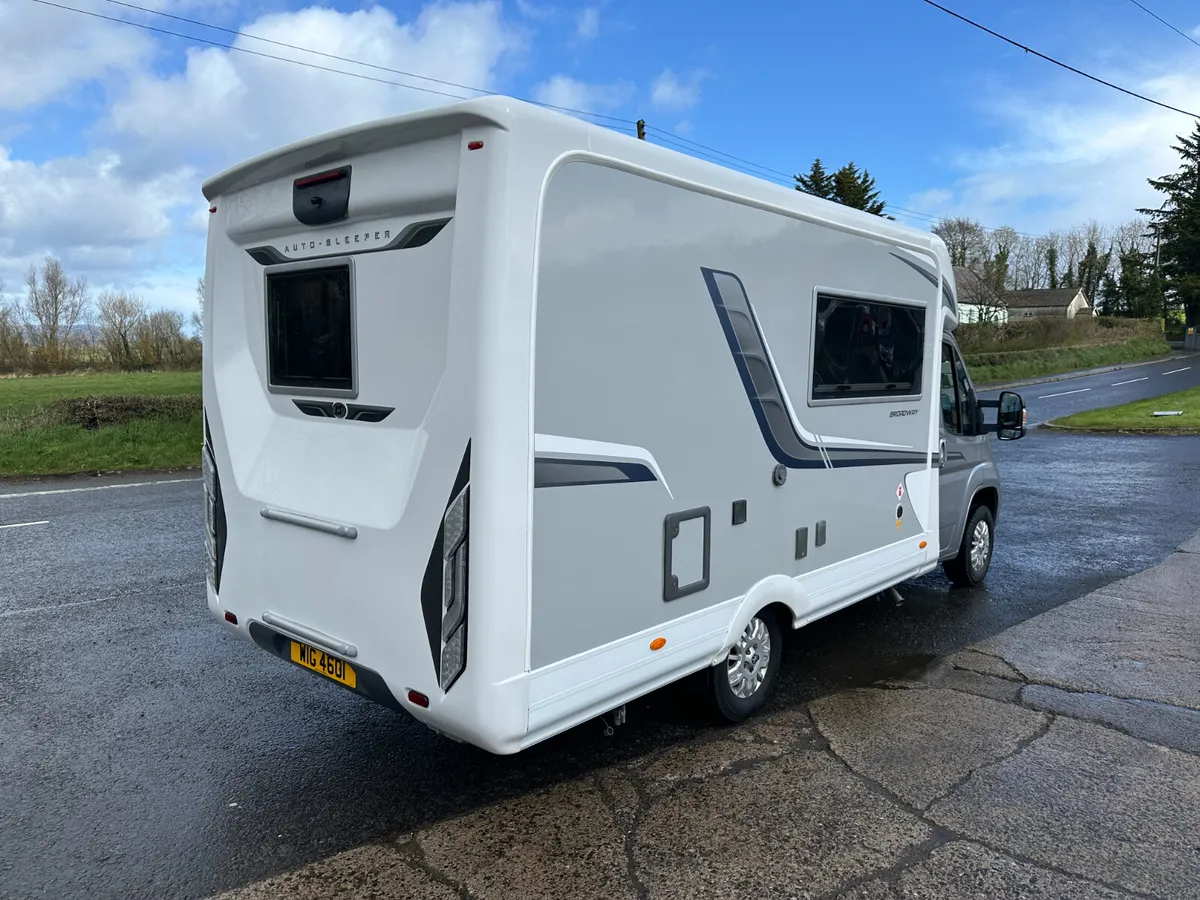 2022 Auto-Sleeper Broadway EK TB LP – 11,805 Miles - Image 4