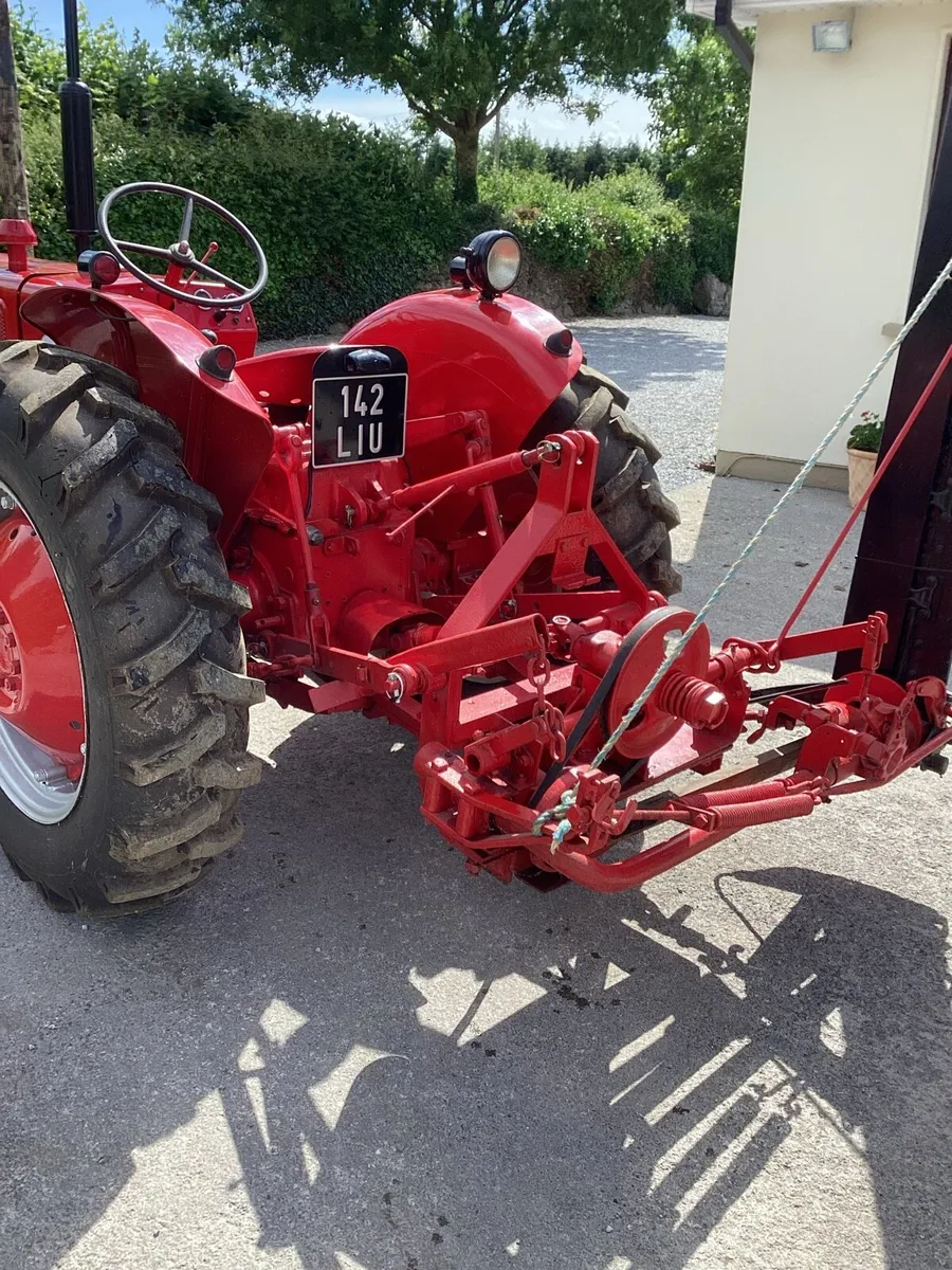 Vintage tractor - Image 1