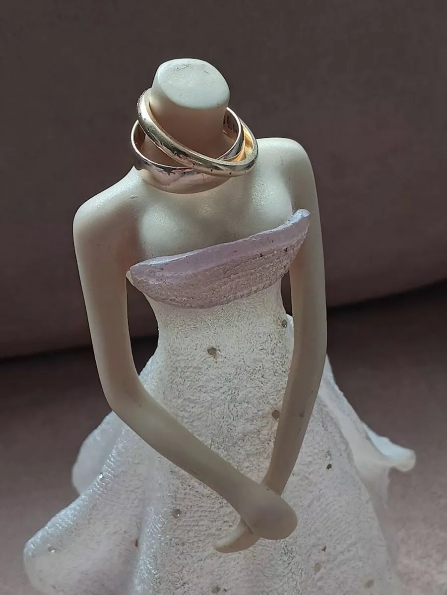 Vintage "The Latest Thing" Collectable Figurine - Image 3