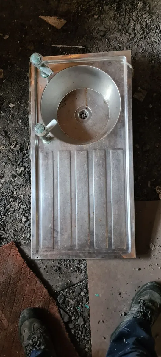 Selection of Stainless steel sinks with taps 100cm - Image 2
