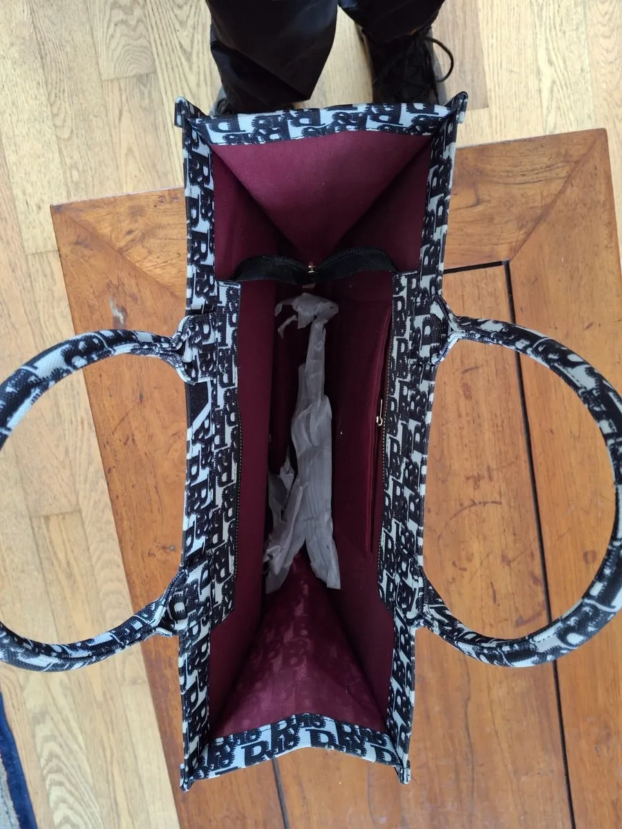 €16 Delivered to You Large Ladies Handbags - Image 1