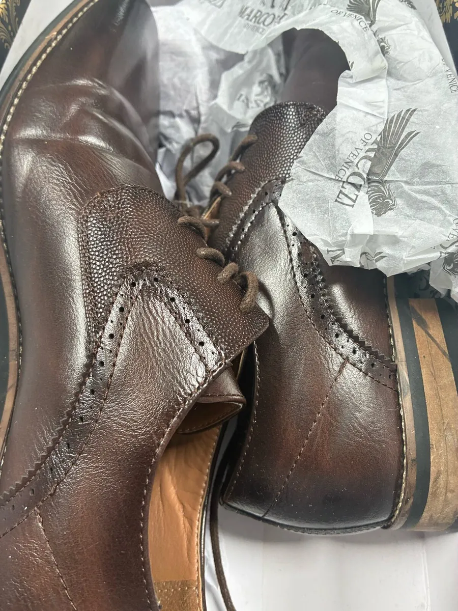 Boys shoes worn once - Image 2