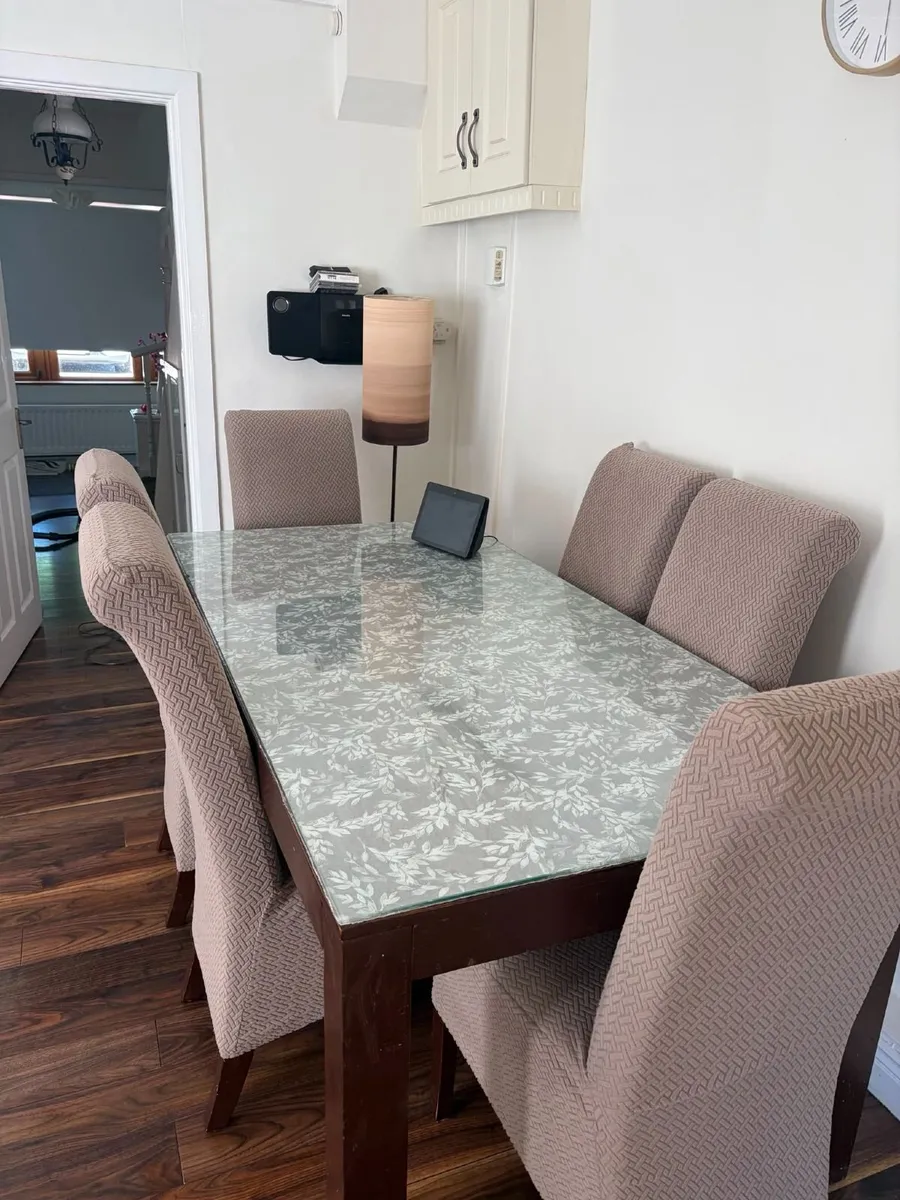 Table and 6 chairs - Image 2