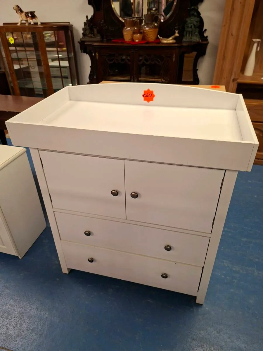 WHITE BABY CHANGING UNIT - Image 1