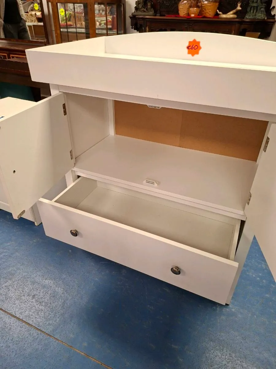 WHITE BABY CHANGING UNIT - Image 2